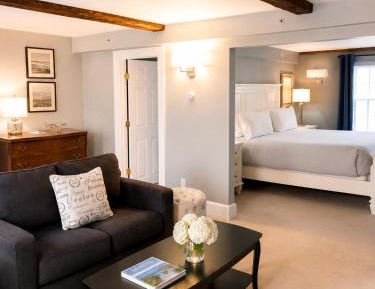 Deluxe King Suite