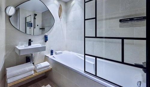 Comfort King Room - Non-Smoking 