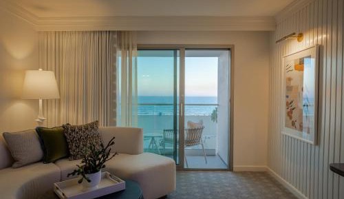 The 720 Queen Room with Ocean View 