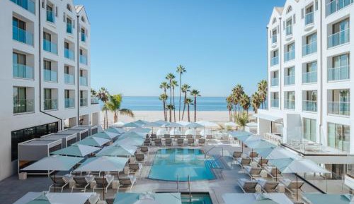 The 720 King Room with Pool View