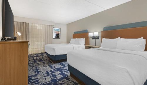 Queen Room with Two Queen Beds - Poolside