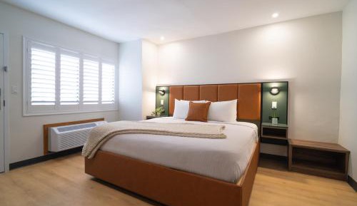 Deluxe King Room