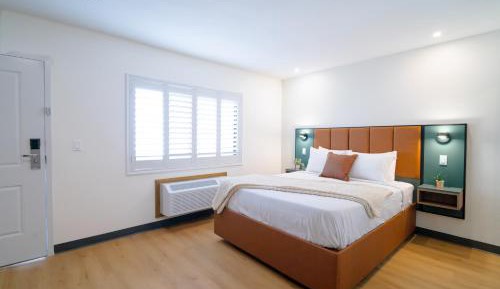 Deluxe Queen Room