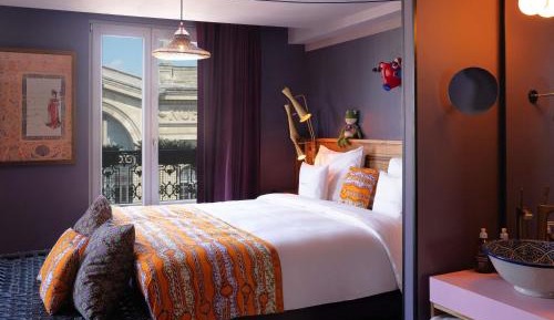 Extra Large Room with Balcony and Paris View