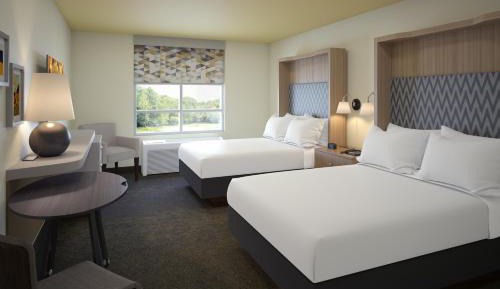 Queen Room with Two Queen Beds - Mobility Access Tub/Non-Smoking