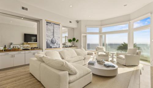 Four-Bedroom Luxury Apartment