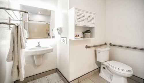 Queen Room - Accessible/Non-Smoking