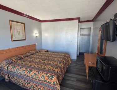 Standard Queen Room