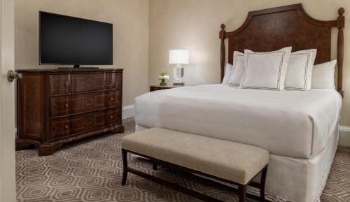 Waldorf King Suite