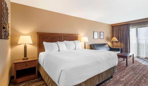 King Room with Sofa Bed and Balcony - Lake Front/Non-Smoking