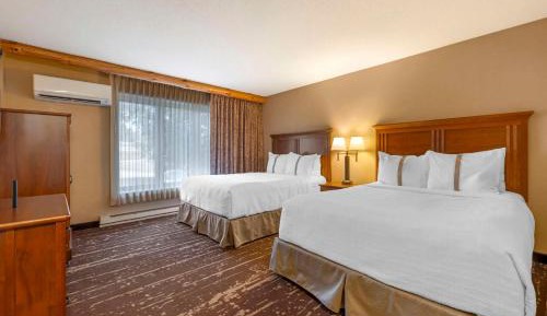 Queen Suite with Two Queen Beds and Sofa Bed - Bath Tub/Disability Access/Non-Smoking