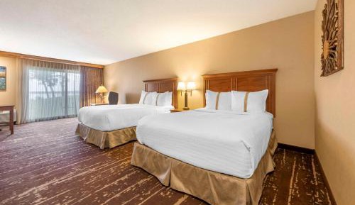 Queen Room with Two Queen Beds and Roll-In Shower - Lake Front/Disability Access/Non-Smoking