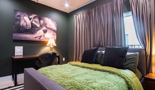 Deluxe Queen Room