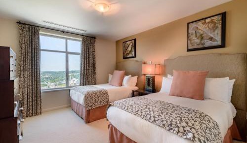 Two-Bedroom Executive Suite with Den - Non-Smoking