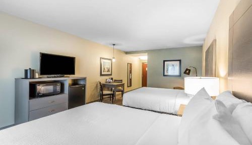 Queen Room with Two Queen Beds - Non-Smoking