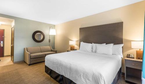 Deluxe King Room with Balcony and Bay View
