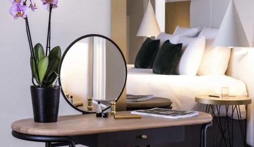 Deluxe Suite with Balcony