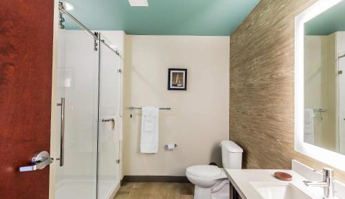 Deluxe King Suite with Marina View
