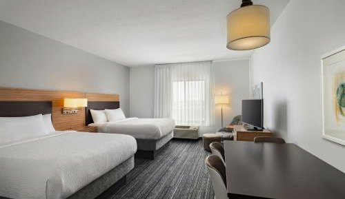 Studio with Two Queen Beds - Hearing Accessible