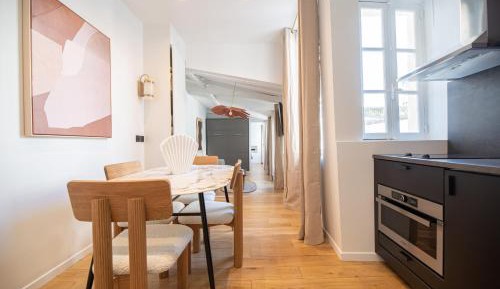 Deluxe Apartment