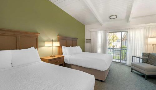 Queen Room with Two Queen Beds - Non Smoking
