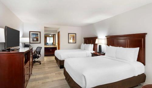 Queen Room with Two Queen Beds - Non-Smoking/Exterior Entrance