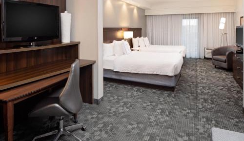 Queen Suite with Two Queen Beds and Sofa Bed - Hearing Accessible