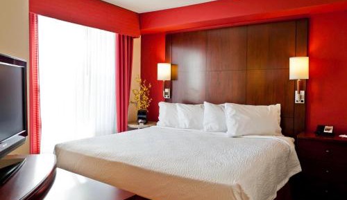 One-Bedroom King Family Suite with Sofa Bed - Hearing Accessible