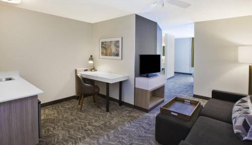 King Suite with Trundle Sofa