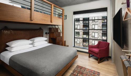 King with Twin Bed Loft, Guest room, 1 King or 1 Twin (Hearing Accessible)