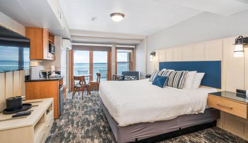 Suite with Lake View
