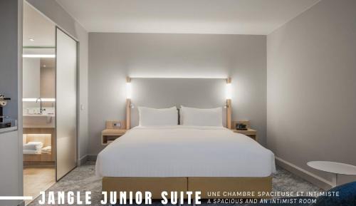 Junior King Suite with Sofa Bed - Free Airport Shuttle