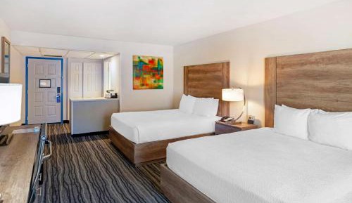 Queen Room with Two Queen Beds - Non-Smoking