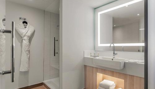 Executive King Room - Free Airport Shuttle