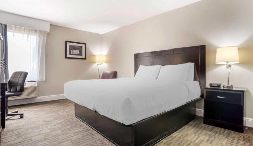 Queen Room with Two Queen Beds and Bath Tub - Disability Access/Non-Smoking 