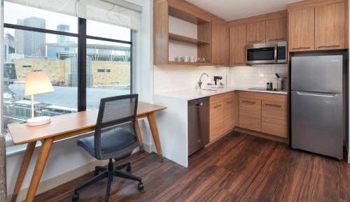 1 Bedroom Suite, 1 King, Sofa bed