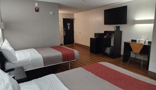 2 Full Beds | ADA/Tub/Kitchen
