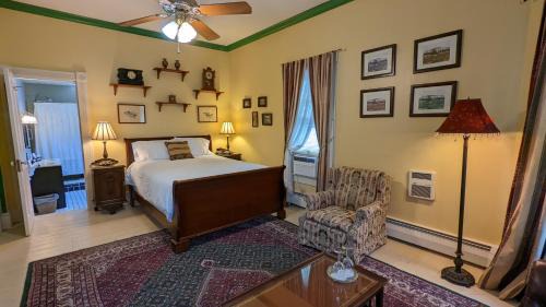 Deluxe Queen Room