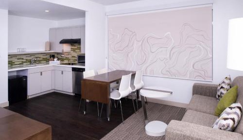 Executive Suite, 1 King, Corner room