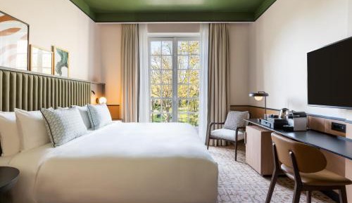 Deluxe King Room