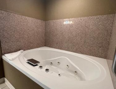 One-Bedroom King Suite - Non-Smoking