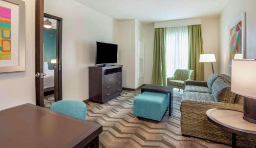 One-Bedroom King Suite - Non-Smoking