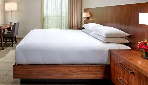 King Room with Roll-In Shower - Mobility Access