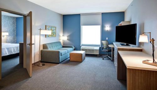 One-Bedroom Queen Suite with Two Queen Beds - Non-Smoking