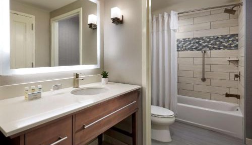One-Bedroom Queen Suite with Two Queen Beds