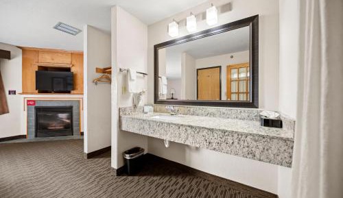 One-Bedroom Queen Suite - Non-Smoking