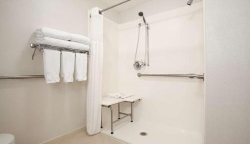 King Room with Bath Tub - Mobility Access