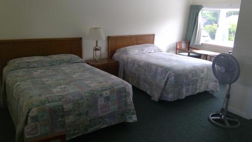 Queen Room with Pool View