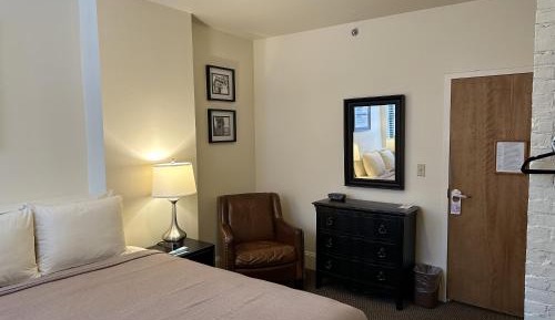 Standard Queen Room