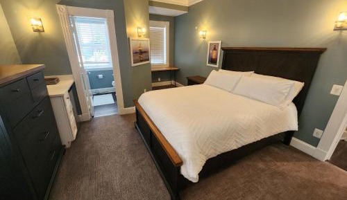 Queen Suite